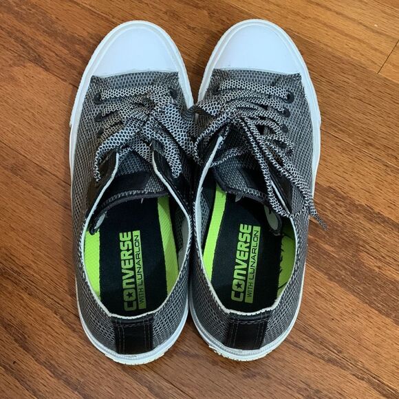 Converse Chuck Taylor. Men’s size 5.5 or women’s size 7.5 - Picture 2 of 9